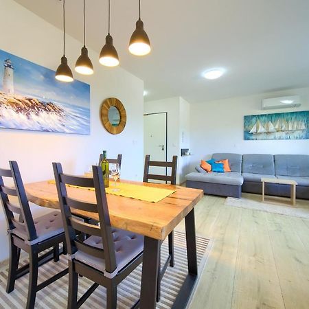 Apartments Nadica Deluxe Malinska Ngoại thất bức ảnh