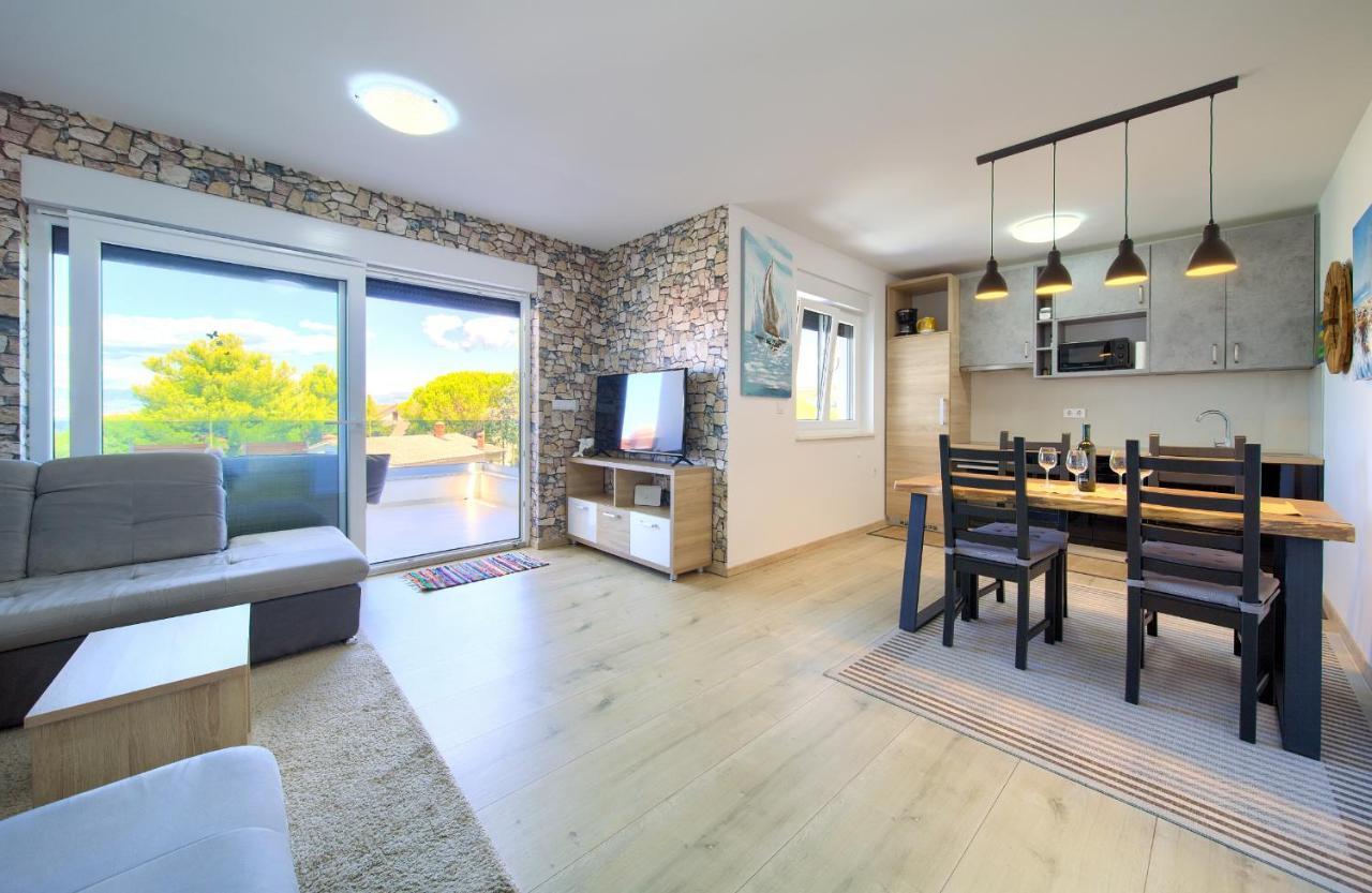 Apartments Nadica Deluxe Malinska Ngoại thất bức ảnh