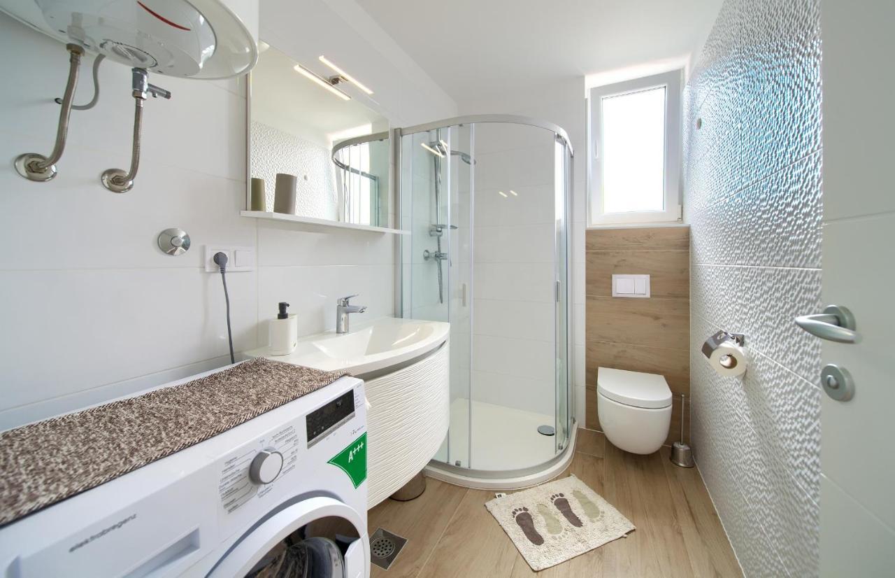 Apartments Nadica Deluxe Malinska Ngoại thất bức ảnh