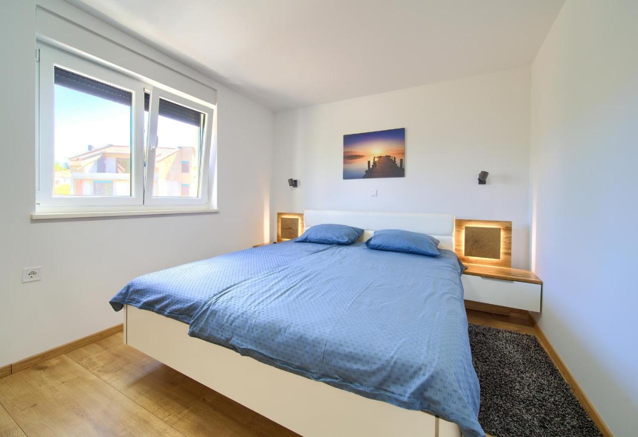 Apartments Nadica Deluxe Malinska Ngoại thất bức ảnh