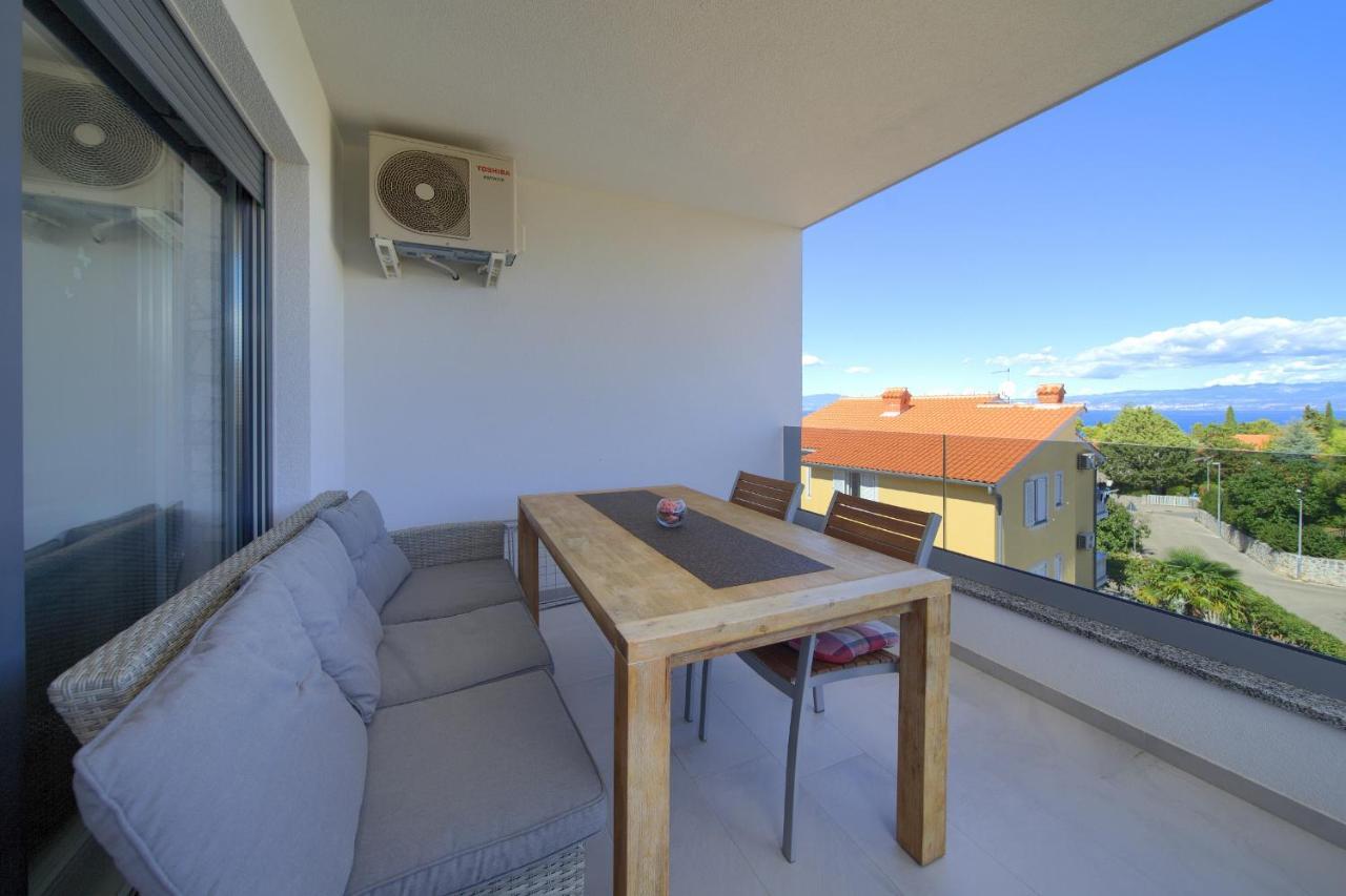 Apartments Nadica Deluxe Malinska Ngoại thất bức ảnh