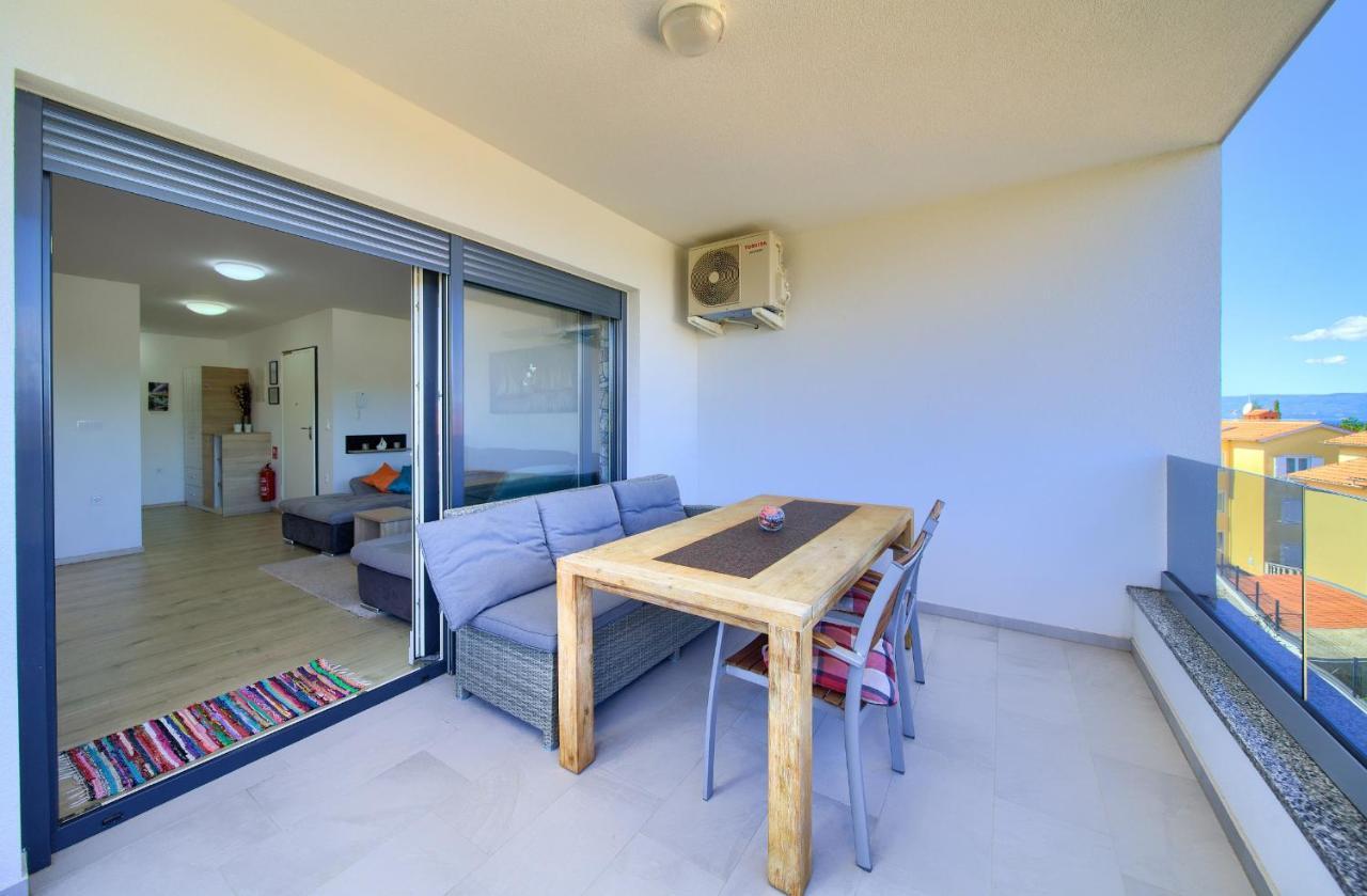 Apartments Nadica Deluxe Malinska Ngoại thất bức ảnh