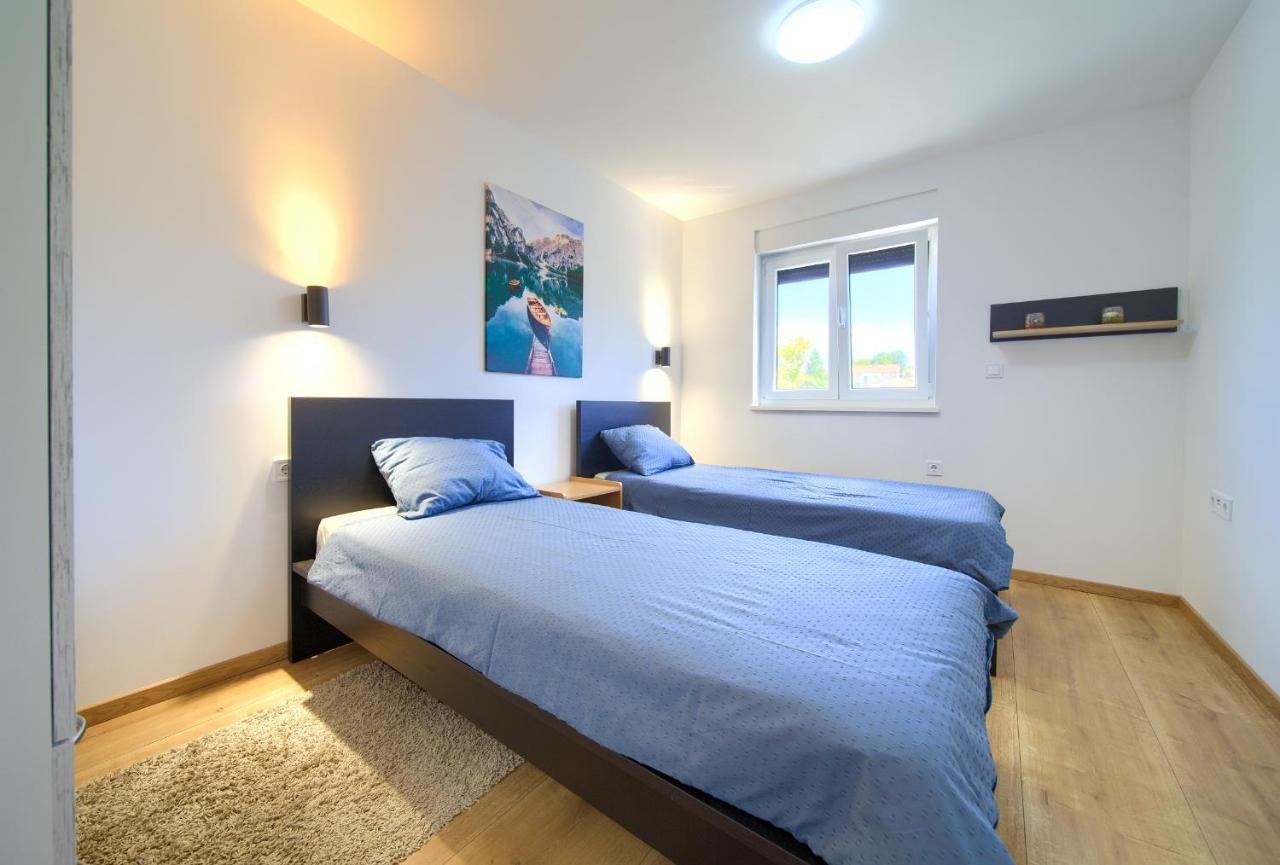 Apartments Nadica Deluxe Malinska Ngoại thất bức ảnh