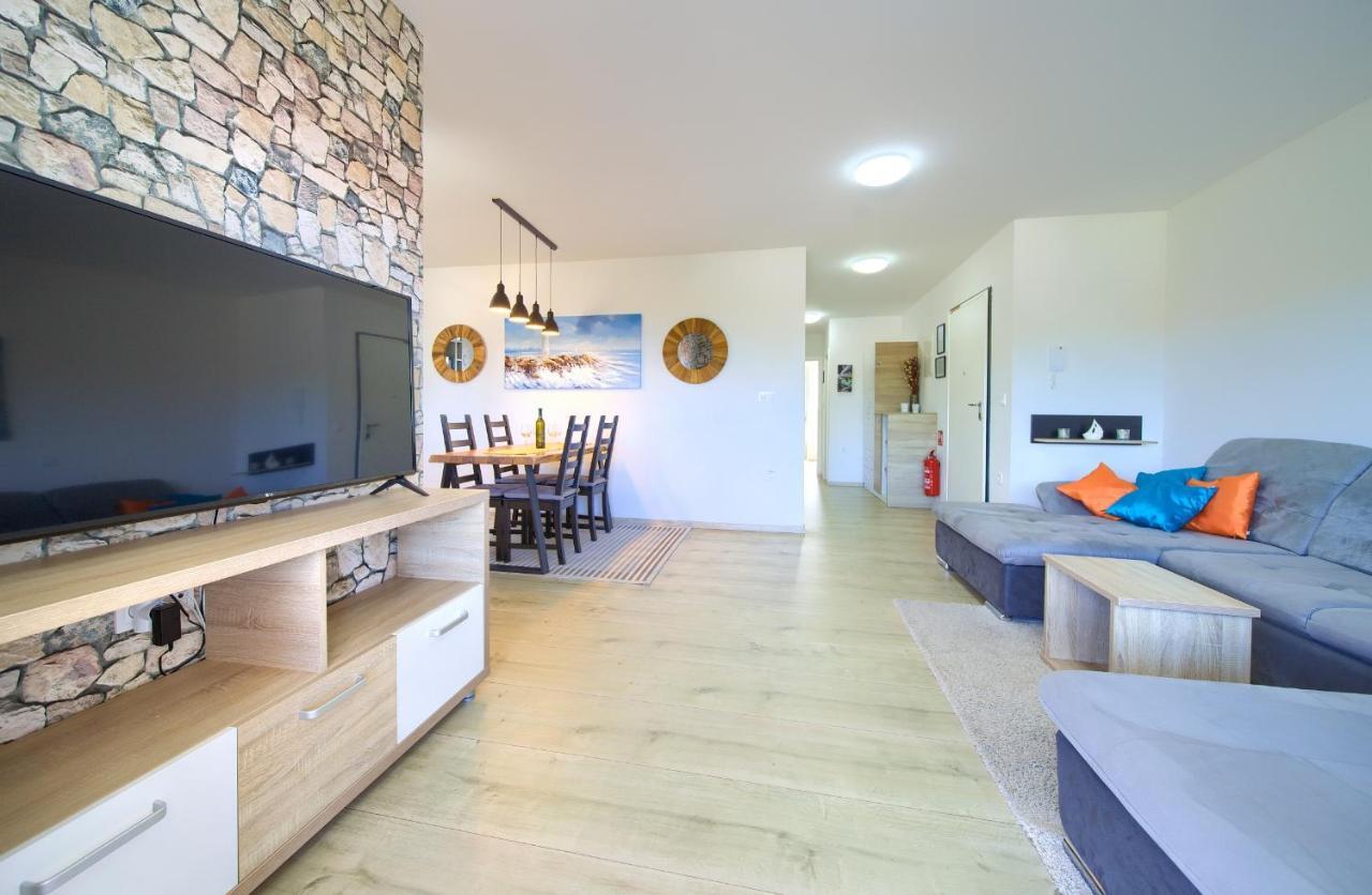 Apartments Nadica Deluxe Malinska Ngoại thất bức ảnh