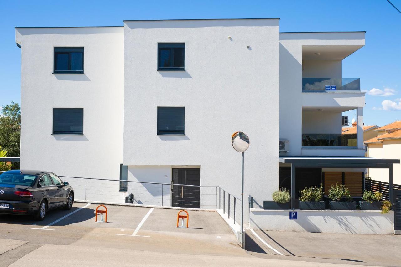 Apartments Nadica Deluxe Malinska Ngoại thất bức ảnh