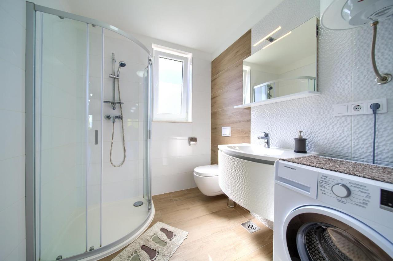Apartments Nadica Deluxe Malinska Ngoại thất bức ảnh