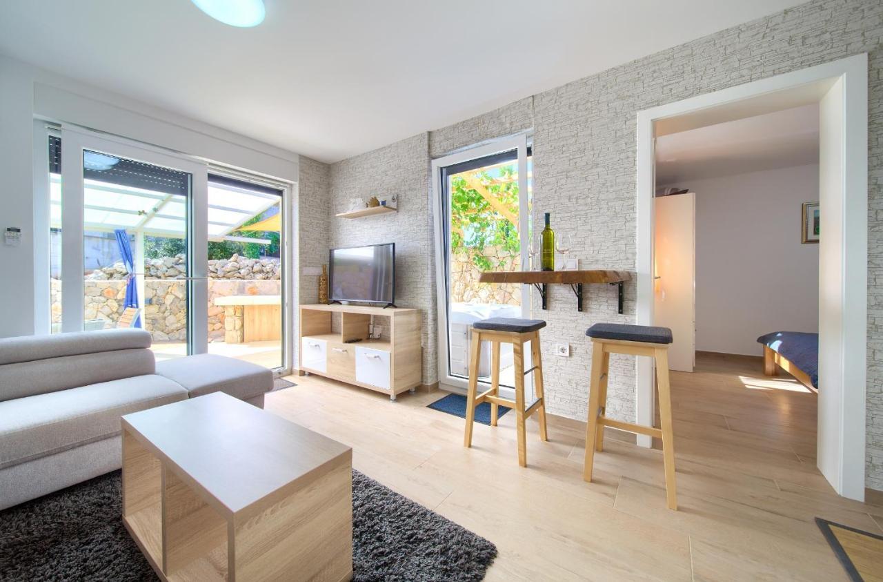 Apartments Nadica Deluxe Malinska Ngoại thất bức ảnh