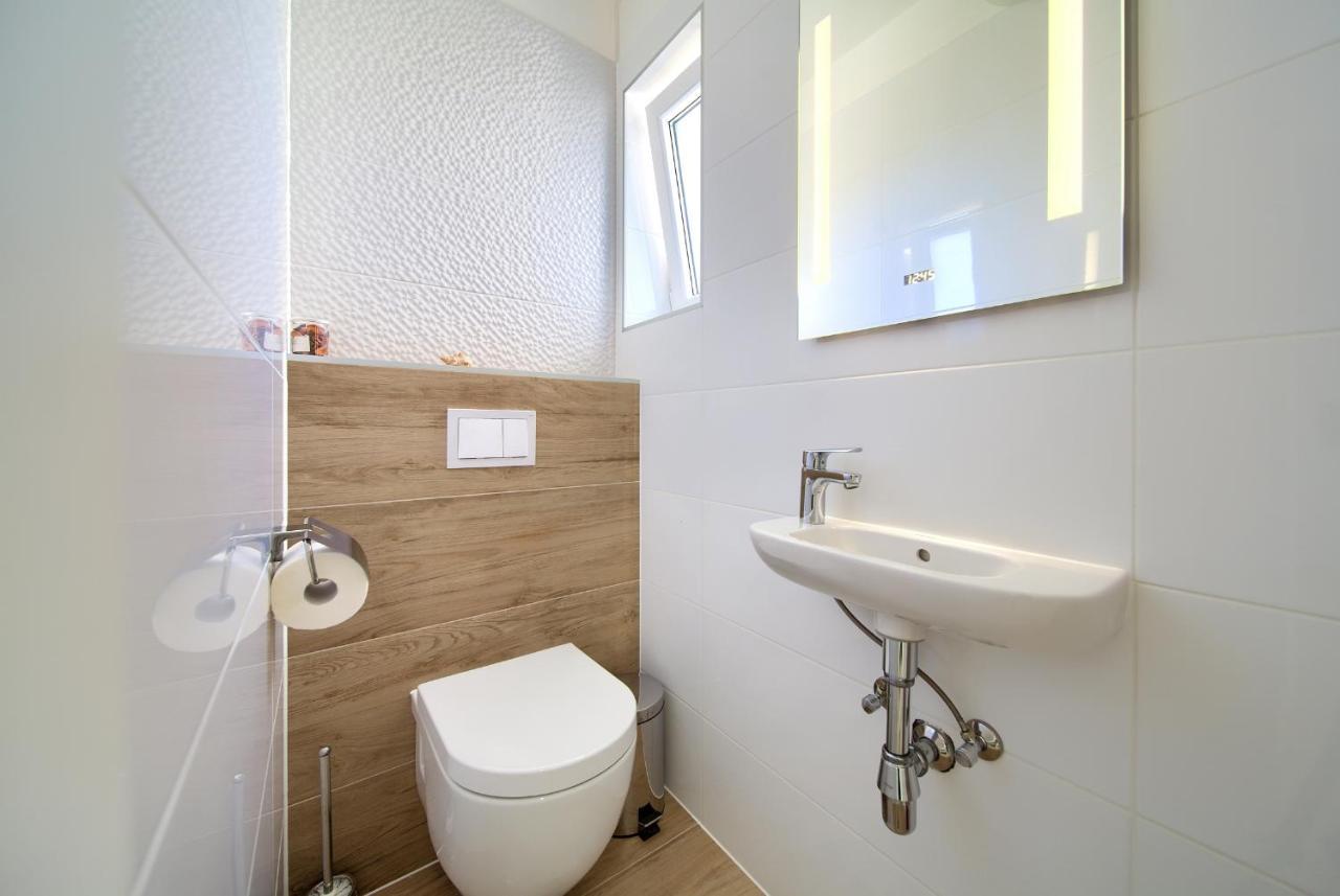 Apartments Nadica Deluxe Malinska Ngoại thất bức ảnh