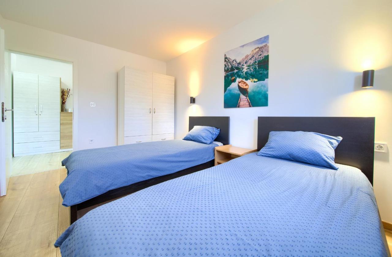 Apartments Nadica Deluxe Malinska Ngoại thất bức ảnh