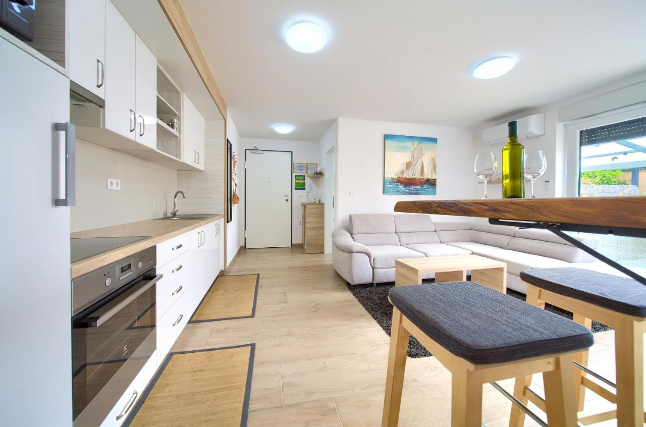Apartments Nadica Deluxe Malinska Ngoại thất bức ảnh