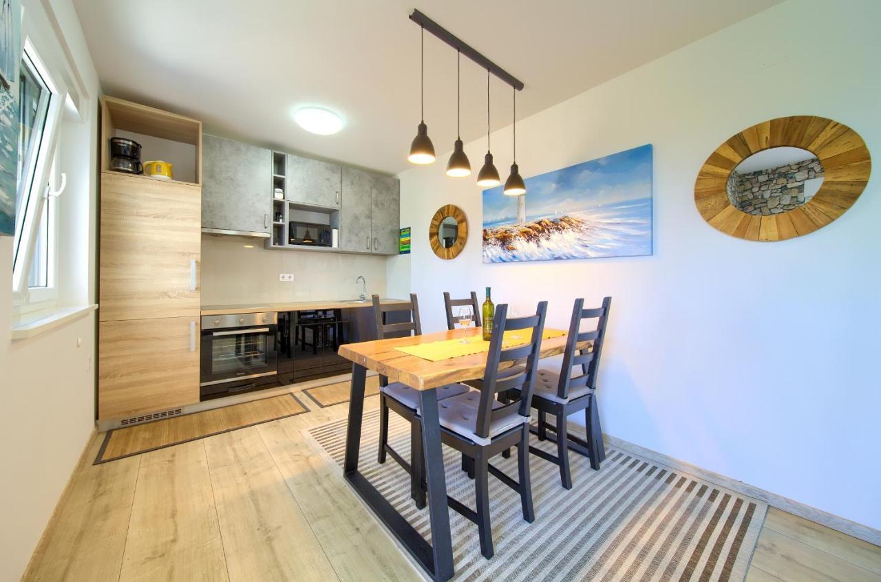 Apartments Nadica Deluxe Malinska Ngoại thất bức ảnh