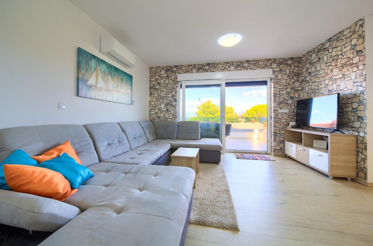 Apartments Nadica Deluxe Malinska Ngoại thất bức ảnh